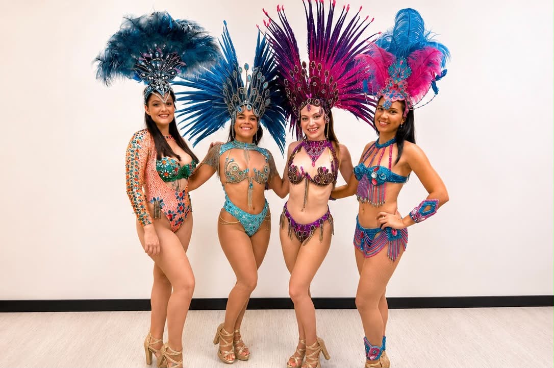 Quatre danseuses de samba en costumes colorés, image fournie par Shine Nouméa